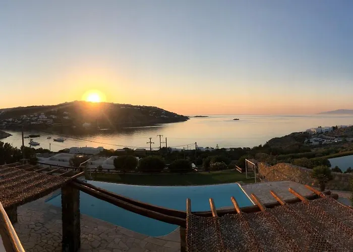 Villa Melangio Private Pool & Sunrise Views - Location *