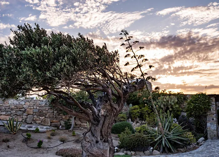 Melangio Private Pool & Sunrise Views - Location