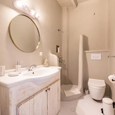 Melangio Private Pool&sunrise Views - Location